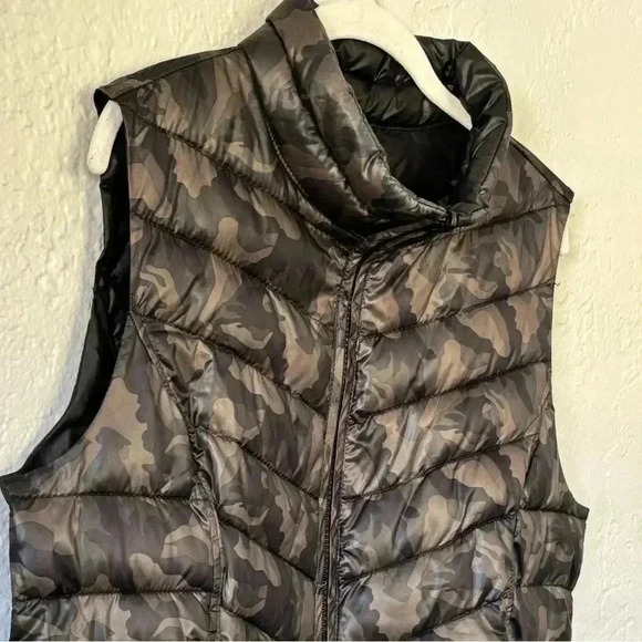 INC International Concepts high collar reversible women’s quilted puffer vest - Picture 9 of 10